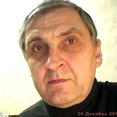 Смоленский пенсионер, обвиняемый в распространении «фейков» о российской армии, был задержан после попытки покинуть страну; суд оставил в силе меру пресечения — содержание под стражей.