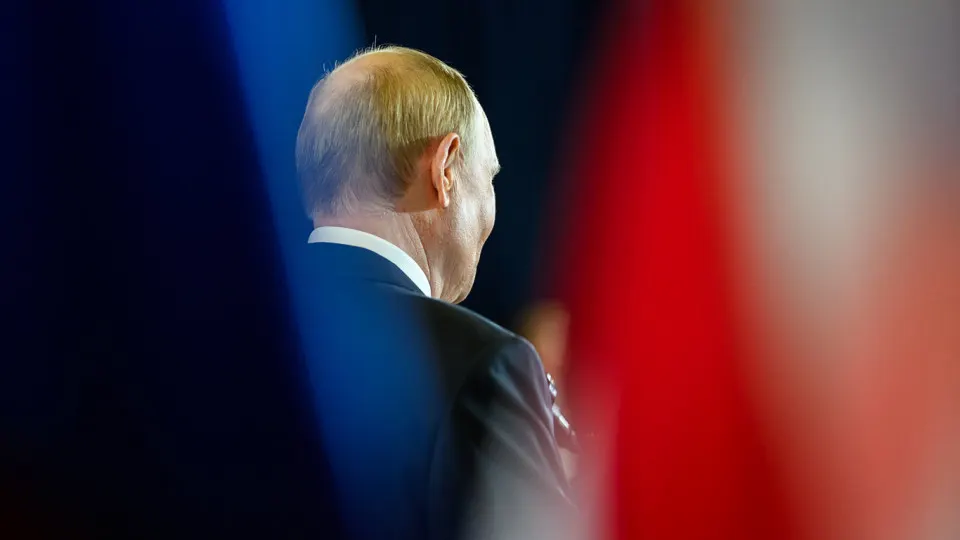 «Открытый» рейтинг доверия Путину упал до 29,5% в начале апреля; данные за апрель и май не были опубликованы. Показатель одобрения деятельности главы государства около 66,6% и продолжает снижаться.