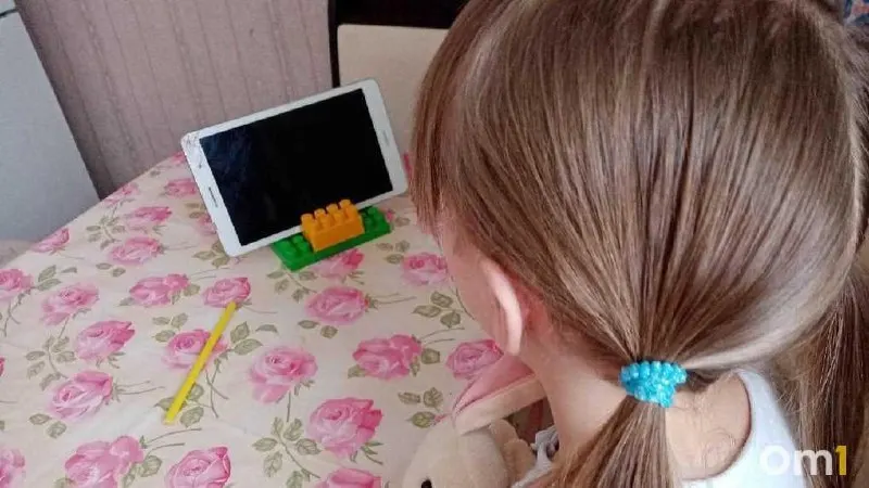 Минцифры и Roblox договорились о соблюдении российского законодательства и усилении защиты детей. В июне планируют запустить режимы Roblox Kids и Roblox Select; после этого ведомство обратилось в правоохранительные органы с просьбой поддержать снятие ограничений на доступ.