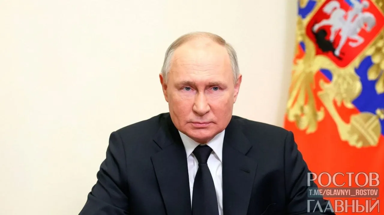 Президент распорядился, чтобы правительство и ФСБ гарантировали работу ключевых онлайн-сервисов — в том числе систем здравоохранения, «Госуслуг» и платёжных платформ — в дни возможных ограничений.