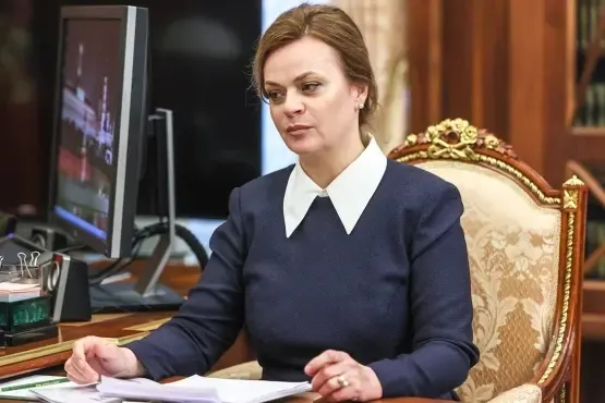 Президент подписал указ о назначении Анны Цивилевой в президиум Совета при президенте РФ. Цивилева сохранит пост статс‑секретаря — заместителя министра обороны и руководителя фонда «Защитники Отечества». По данным расследования, она является родственницей президента.