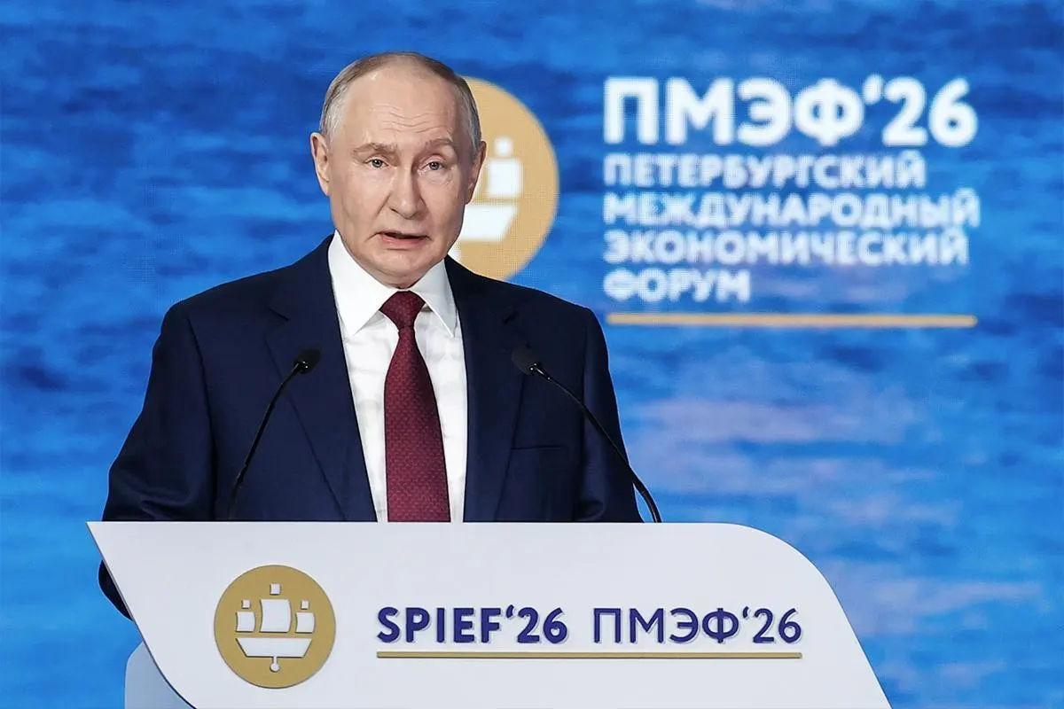 Президент России назвал открытое письмо Владимира Зеленского «бумажкой с элементами хамства», отметил, что не видит смысла в встрече без предварительных договорённостей, и обратился к военным с призывом продолжать служить.