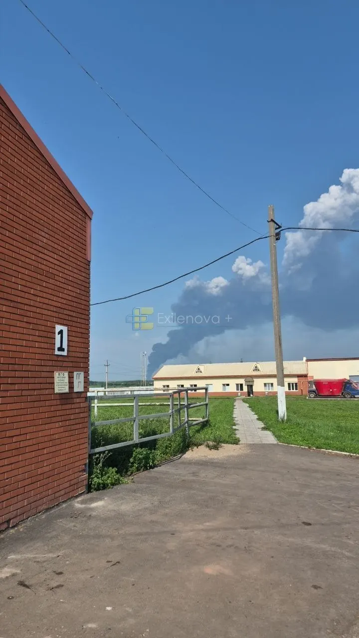 Ночные удары беспилотников вызвали пожары, разрушения и жертвы в нескольких регионах: от Воронежской области до Крыма.