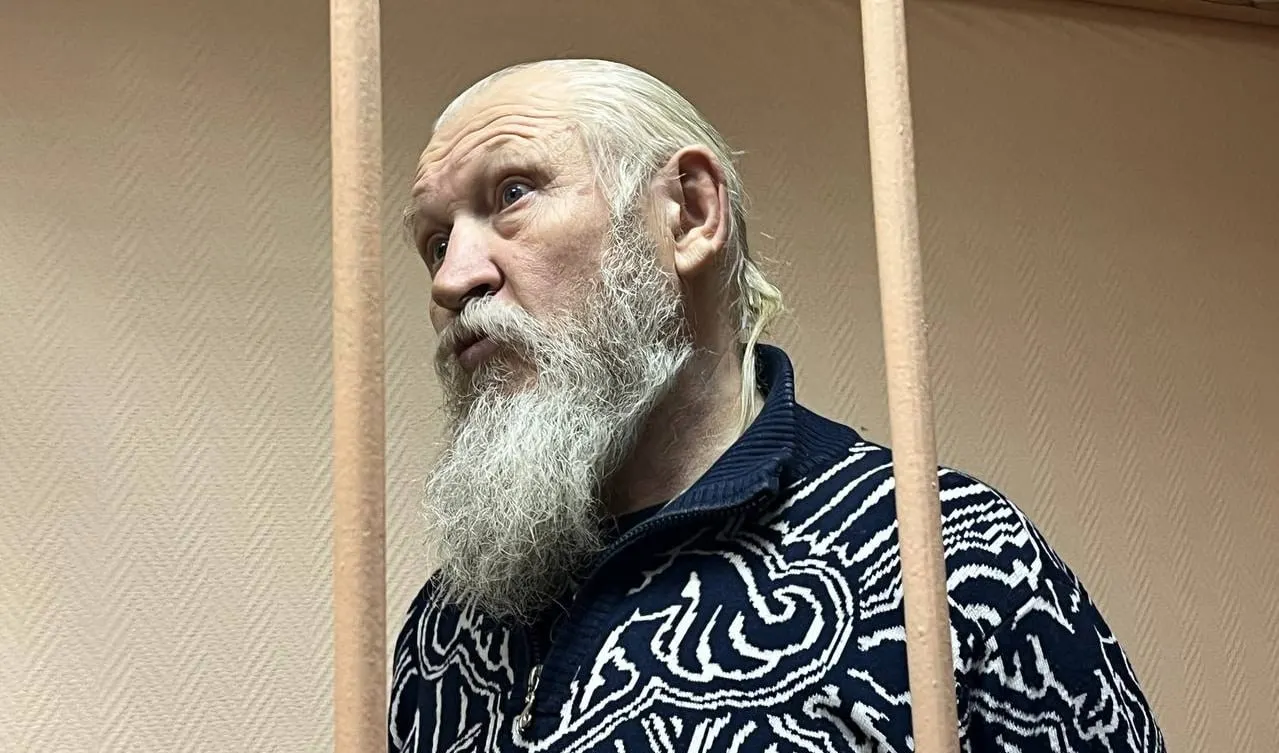 В обновлённый реестр включили Михаила Александровича Глущенко — бывшего депутата Госдумы, который в 2015 году получил 17 лет за соучастие в убийстве политика и правозащитницы.