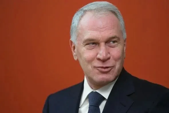 Президент присвоил Юрию Ковальчуку орден III степени за вклад в социальные проекты, сохранение культурно‑исторических ценностей и благотворительность.