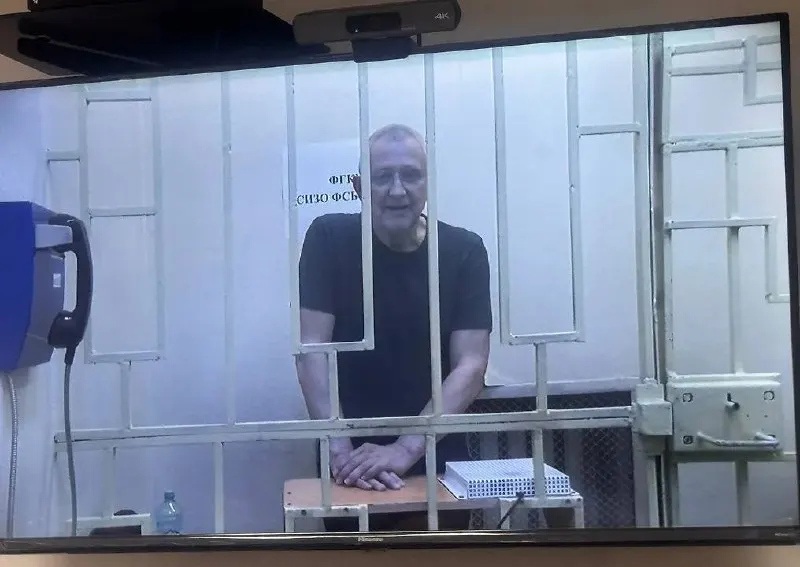 Предприниматель, которого подозревают в организации заказного убийства выборгского муниципального депутата Александра Петрова, останется в СИЗО; заседание прошло в закрытом режиме.