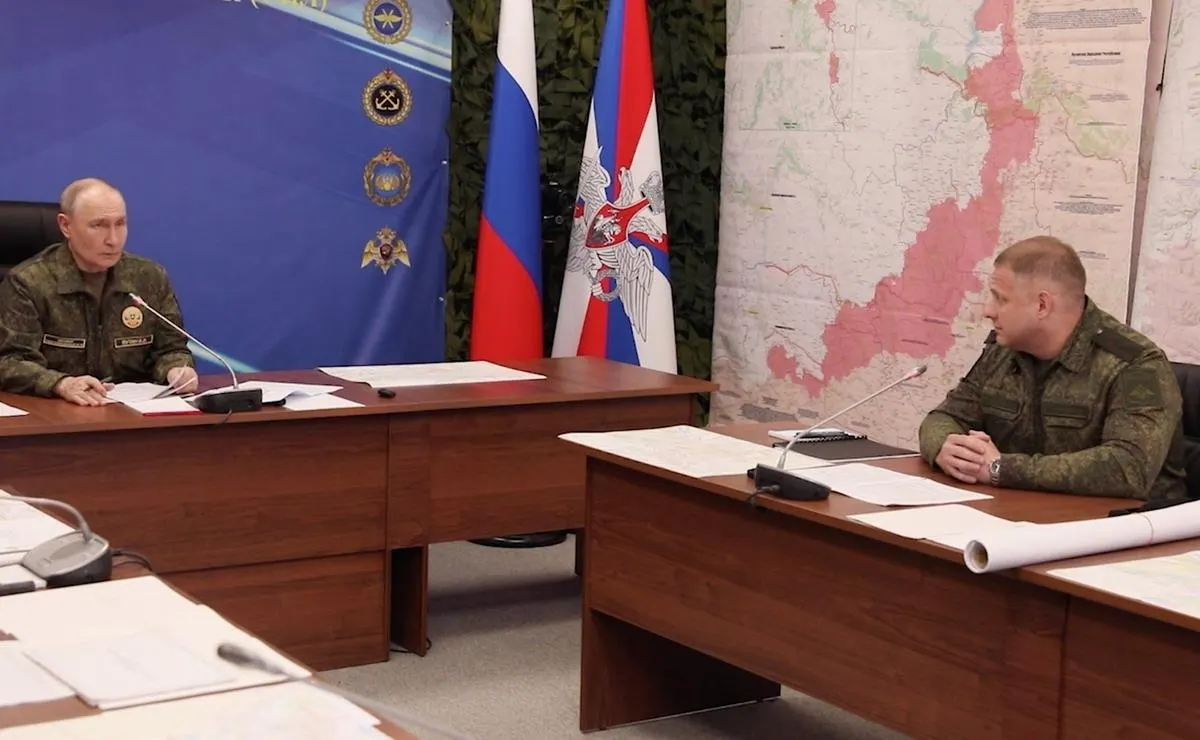 Во время вечернего совещания с руководством Генштаба президент заявил о переходе под российский контроль всей территории ЛНР. Генштаб отчитался об освобождении 636 кв. км, командование подтвердило взятие Константиновки; до Славянска — 8 км.