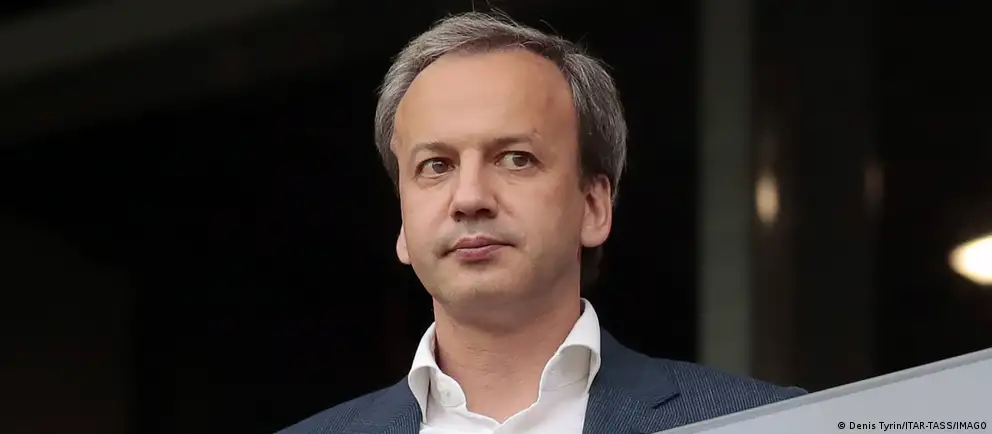 Дворкович заявил, что будет добиваться отмены санкций ЕС в суде и до решения прекратил исполнение обязанностей президента Международной шахматной федерации; его обязанности временно возьмёт на себя Вишванатан Ананд.