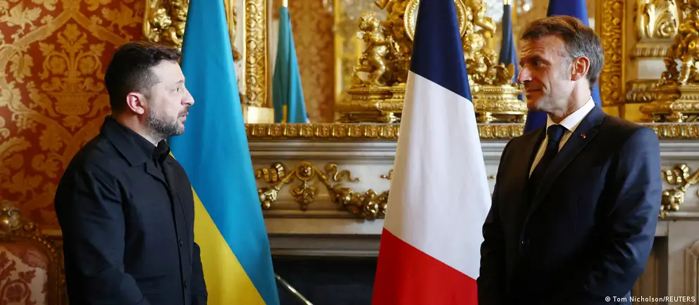 По словам Эмманюэля Макрона, в ближайшие недели Украине направят зенитно-ракетные комплексы SAMP/T, ей также выдали лицензии на производство ряда французских вооружений и согласовали закупку истребителей Rafale.