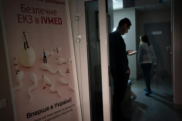 Депутаты приняли поправки в закон о ветеранах: вспомогательные репродуктивные технологии, включая ЭКО, будут предоставляться бесплатно определённым категориям женщин, при этом суррогатное материнство исключено.