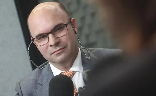 Зампред ЦБ Алексей Заботкин в ходе часовой прямой линии ответил на вопросы аудитории, объяснил ключевые драйверы курса рубля и озвучил позицию по вкладам, инфляции и ликвидности банков.