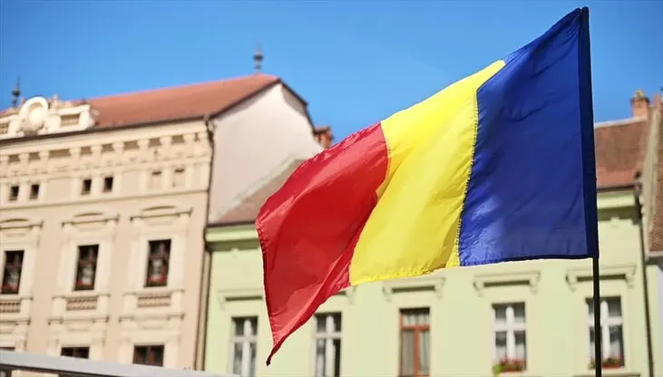 МИД Румынии потребовал выезда российского дипломата после того, как румынские военные в конце июля сбили три беспилотника; представителям посольства показали обломки одного из дронов, а румынский посол отозван в Москву для консультаций.