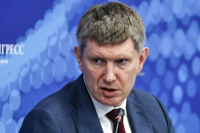Минэкономразвития утвердило новые правила: отели с более чем 50 номерами смогут подтверждать личность постояльцев с помощью госмессенджера «Макс», даже если у них нет при себе документов.