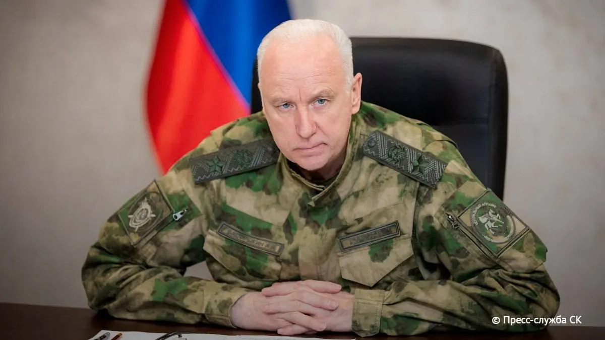 Глава Следственного комитета сообщил, что с начала войны 54 региона подверглись атакам: погибли 1472 человека, ранены 6754, ущерб превысил 1 трлн рублей. За апрель—июнь 2026 года погибли 422 человека.