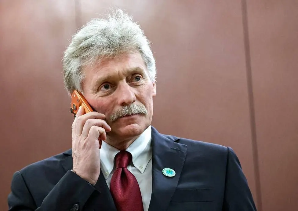 Представитель Кремля заявил, что контакты с мессенджером продолжаются, однако пока без заметной активности со стороны сервиса. Ограничения и замедление доступа действуют с 2025–2026 годов, но Telegram остаётся самым популярным мессенджером в России.