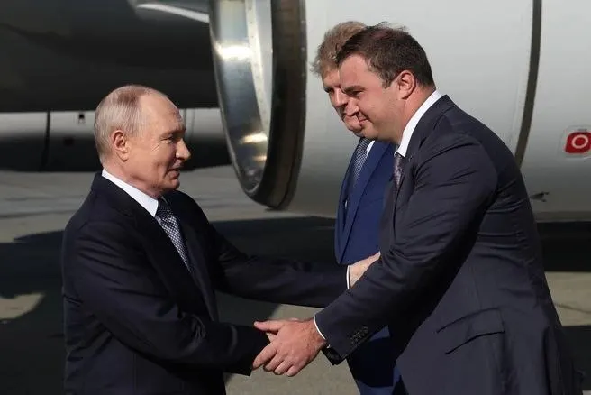 На рабочей встрече обсуждали экономический рост региона, крупные инфраструктурные проекты, поддержку участников СВО и решение проблем с недостроенным метро и обманутыми дольщиками.