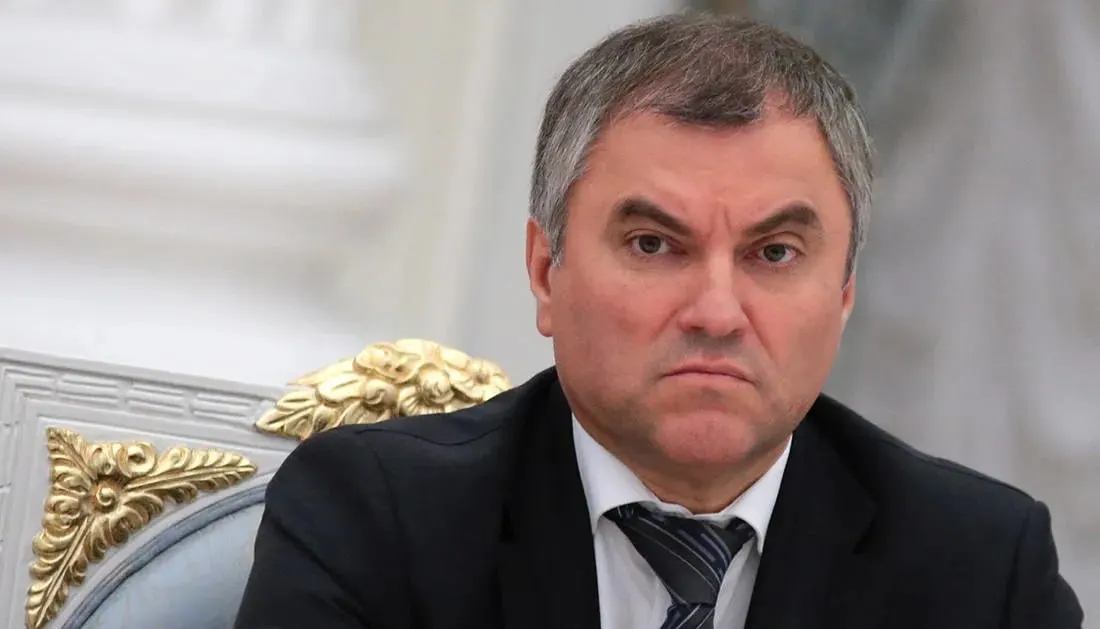 Председатель Госдумы заявил, что объединение и спокойствие населения помогут преодолеть проблемы на АЗС и другие экономические трудности.