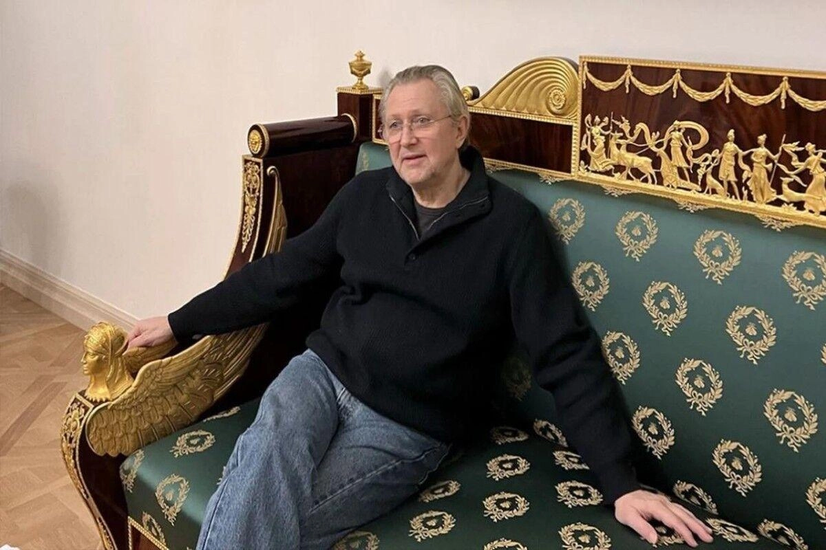 Петербургский бизнесмен и фигурант уголовного дела в июне-июле передал ряд долей партнёрам: в начале июля он вышел из состава владельцев ООО «ПКИ СПб». Трабера обвиняют в организации убийства депутата в Выборге.