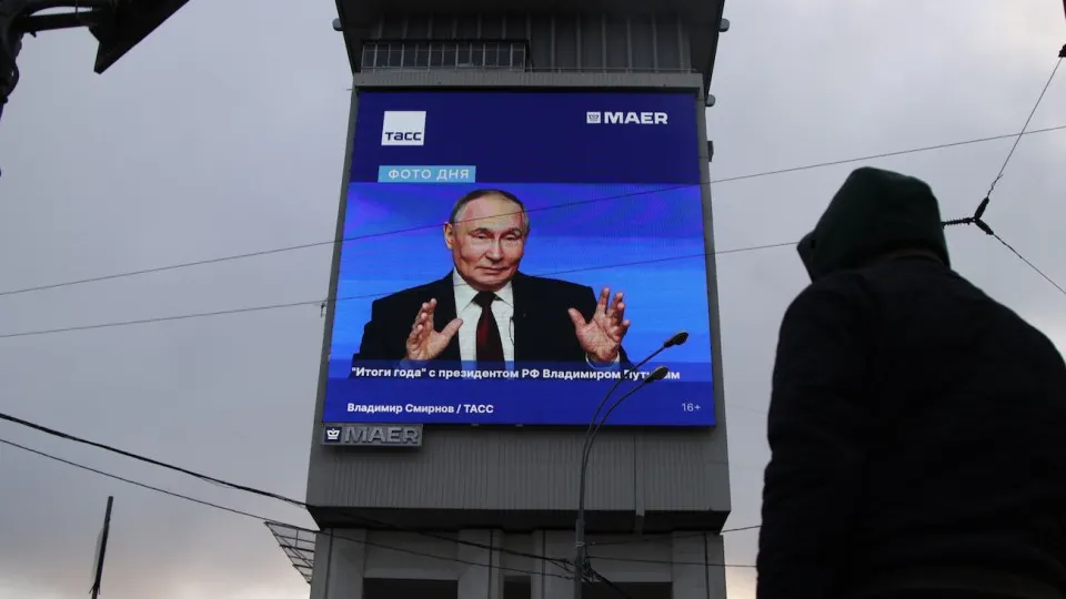 Недоступность бензина и сбои с поставками обрушили уровень одобрения главы государства — за неделю падение стало самым заметным с 2018 года и усиливает социальную напряжённость.
