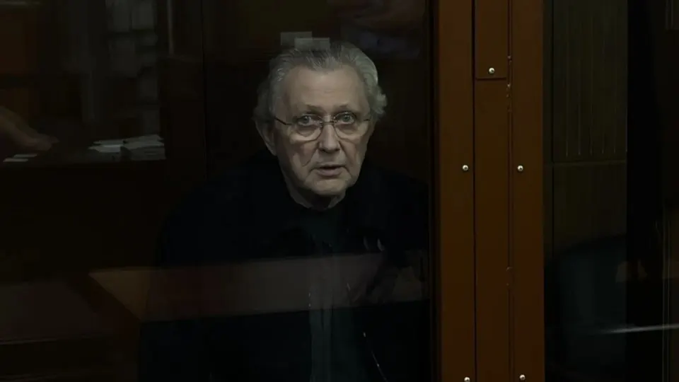 Петербургский бизнесмен Илья Трабер покинул учредительный состав нескольких фирм после задержания и избрания ему меры пресечения; ему предъявлены обвинения в организации убийства и незаконном обороте оружия.