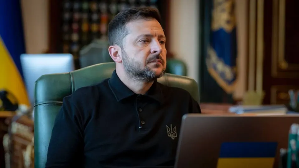 Президент Украины заявил, что после сдерживания продвижения противника на земле решающее противоборство перейдёт в воздушную сферу: при должной поддержке партнёров Киев готов усиливать удары по вражеским городам, чтобы изменить расчёты руководства России.