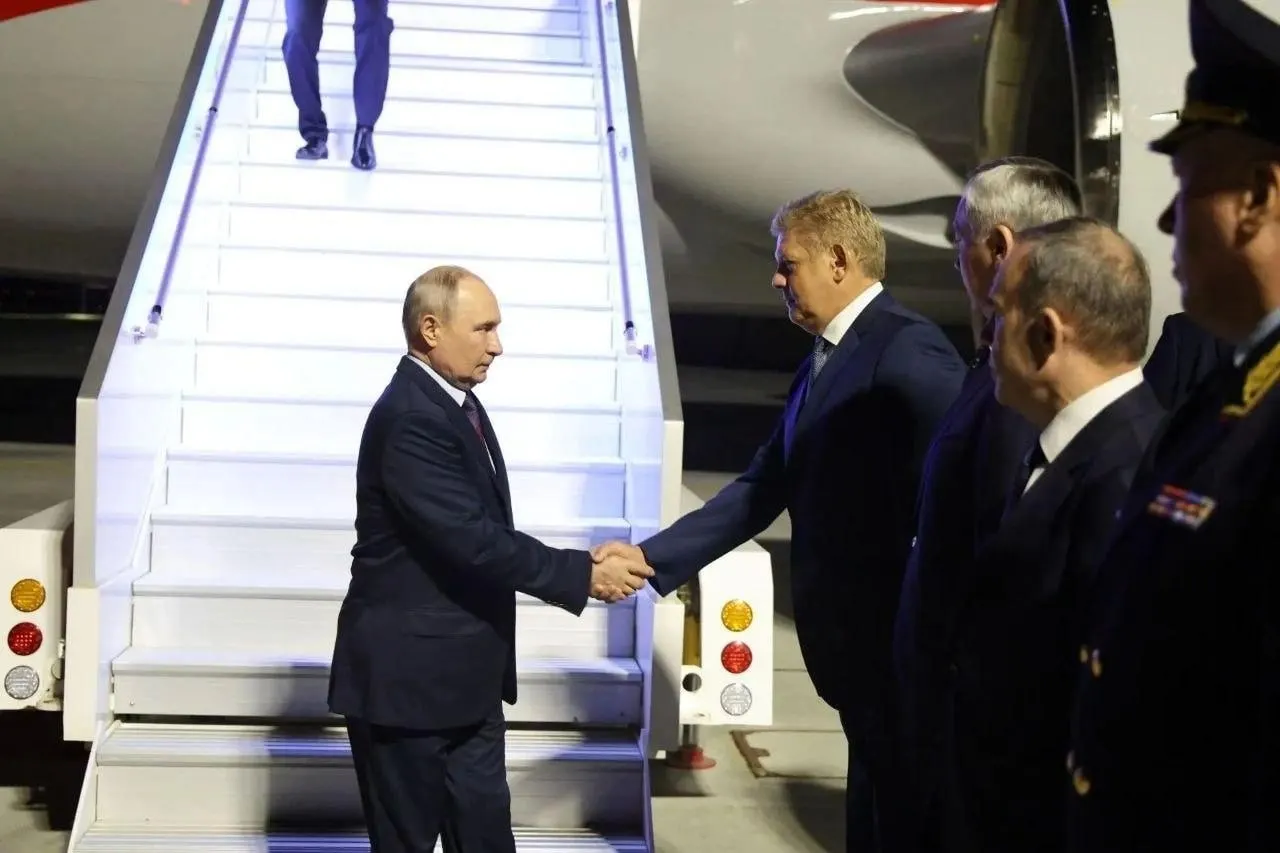 Президент России прибыл в Новосибирск для участия в открытии СКИФа — Сибирского кольцевого источника фотонов.