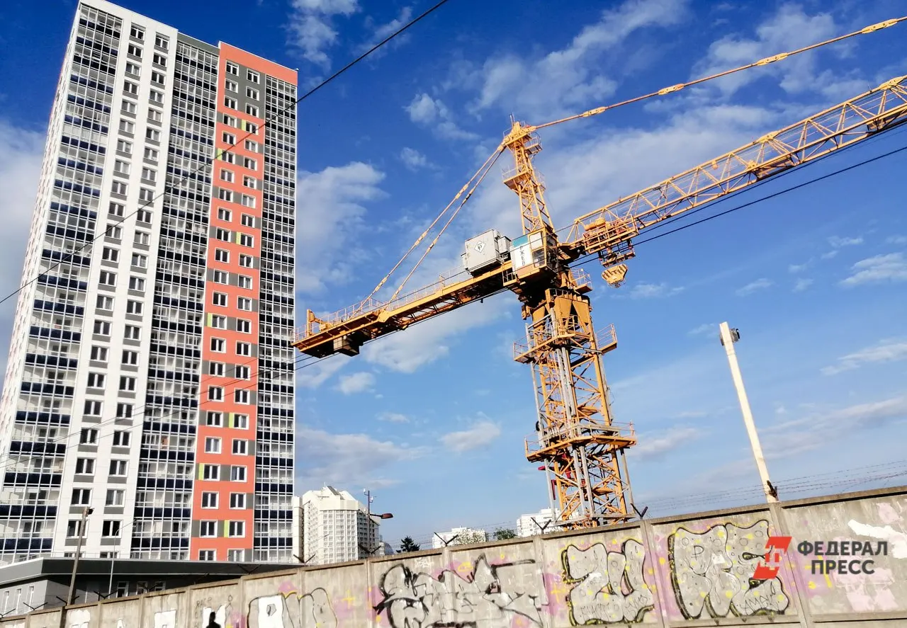 Прогноз: к лету 2027 года средняя цена за кв. м достигнет около 352 тыс. руб.; рост около 11% на фоне сокращения ввода жилья и сохраняющегося спроса, ставка по ипотеке около 17,8%.
