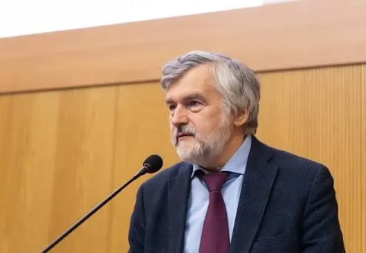 Уволен главный экономист ВЭБа на фоне обсуждений технологического и экономического отставания страны.