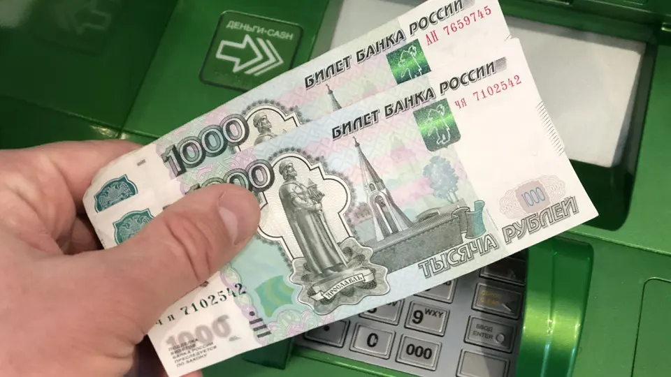 Гражданам предлагают устанавливать суточные и месячные лимиты на снятие наличных и переводы по номеру телефона; МВД приводит данные о кражах средств за первый квартал 2026 года.