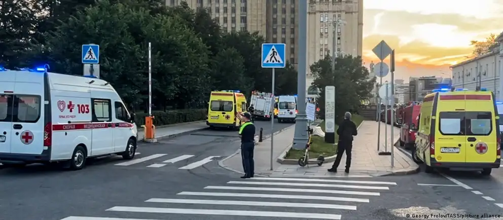 Вечером 1 августа у ресторана на Кудринской площади прогремел взрыв. По данным следствия, погибли как минимум пять человек, расследование рассматривает версию покушения на главнокомандующего ВКС Александра Чайко. Мэр столицы назвал происшествие терактом, возбуждено уголовное дело.
