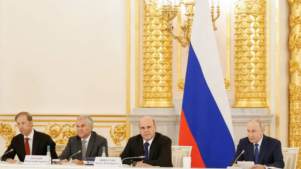 Президент Путин объявил о заблаговременной подготовке механизмов трудоустройства ветеранов и мерах по сохранению рабочих мест для вернувшихся из зоны боевых действий.