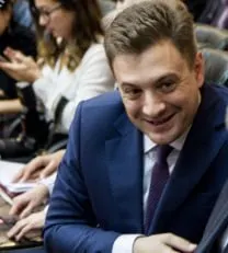 Коммунист Камнев потребовал снизить цены на автомобили «АвтоВАЗа» в России, отмечая более низкие цены за рубежом, в частности в Белоруссии.