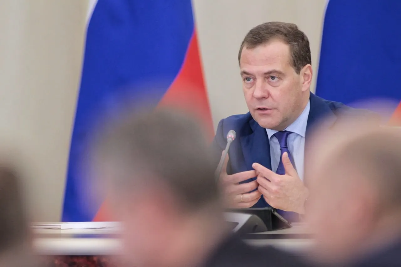 Лидер Единой России подчеркнул, что прекращение или приостановка СВО не остановят идеологическое противостояние; воспитание общества остаётся вызовом.