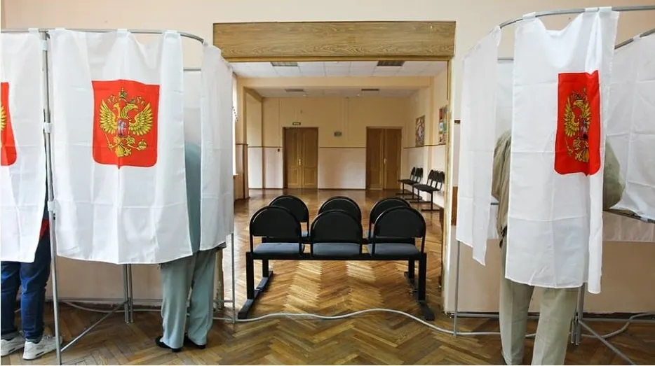 Инструкция для партийных наблюдателей вызывает сомнения в ее незавиcимости и способности обеспечить подлинный контроль, что критики расценивают как попытку управлять процессом.