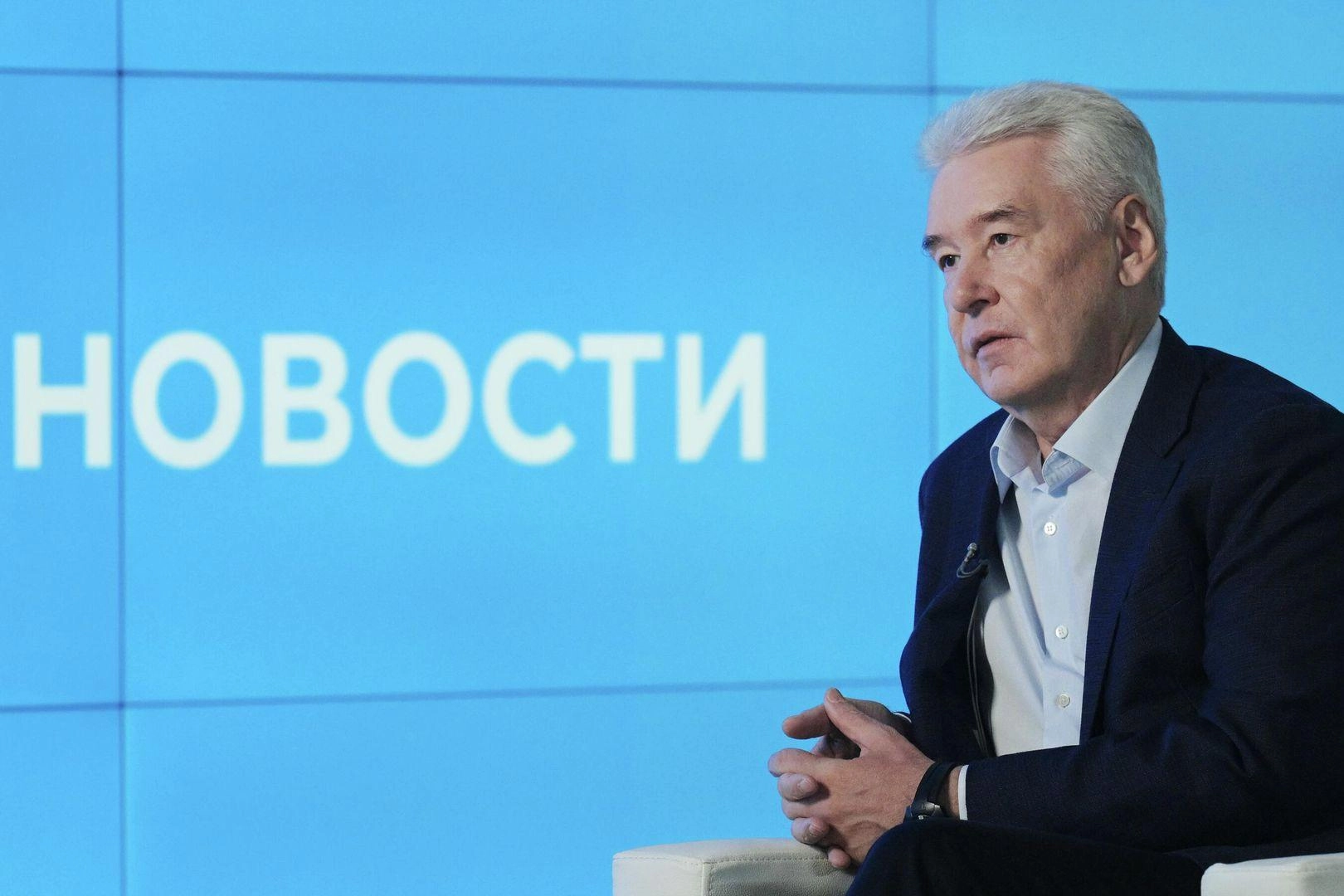 Мэр Москвы отметил, что без устойчивой мирной экономики невозможно обеспечить фронт и повседневную жизнь горожан; призывы «мобилизовать» экономику он считает вредными и неэффективными.