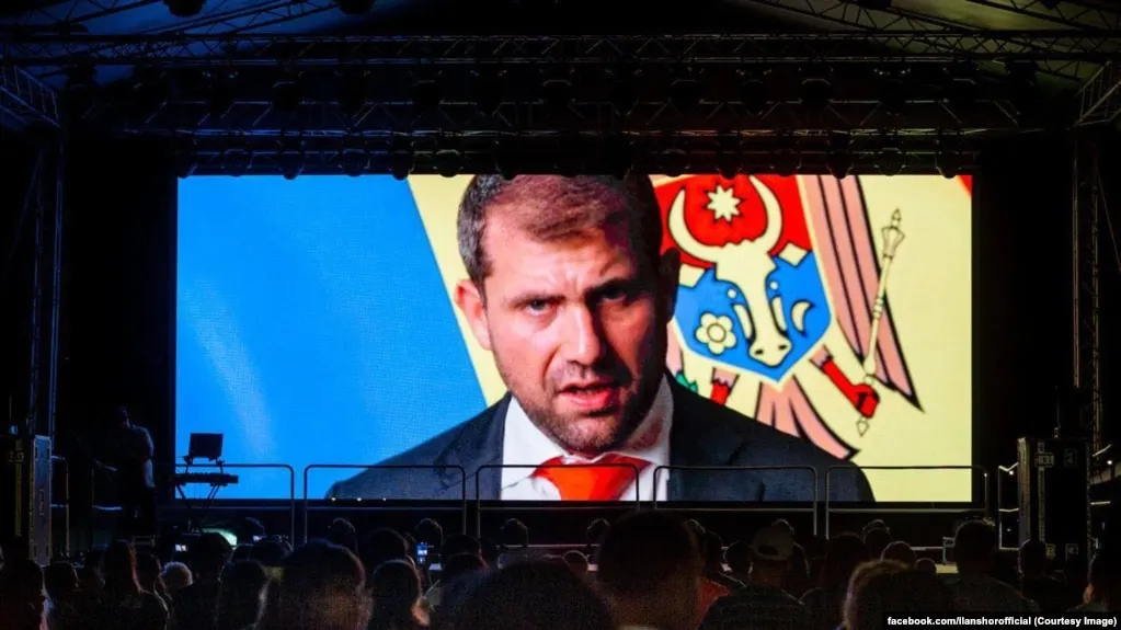 Через платежную компанию A7 и сеть подставных фирм обходились санкции на сумму около 6,9 млрд долларов; крупнейшие каналы — через банки в ОАЭ, Гонконге и другие юрисдикции.