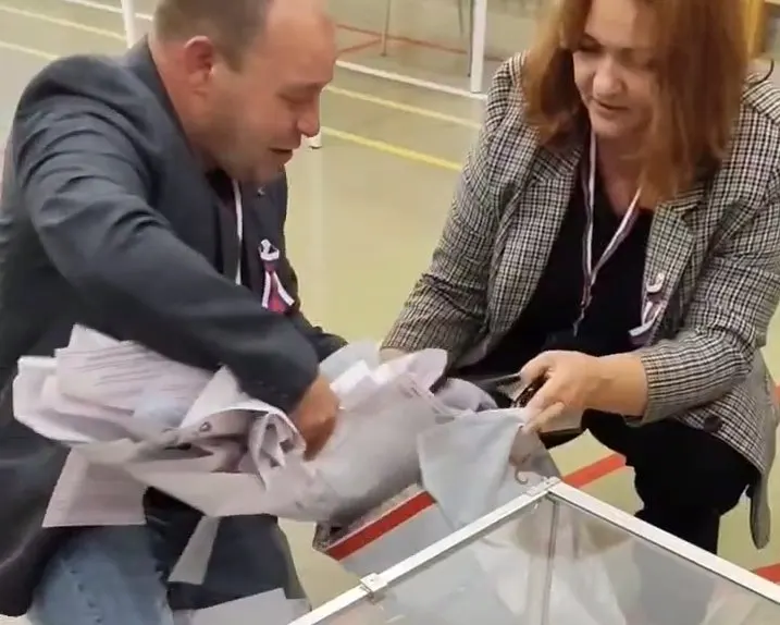 Сводка об инцидентах на выборах: нарушения с сейф‑пакетами и подписями, конфликты на участках Петербурга и Якутии, сложности подачи жалоб и комментарии Центризбиркома.
