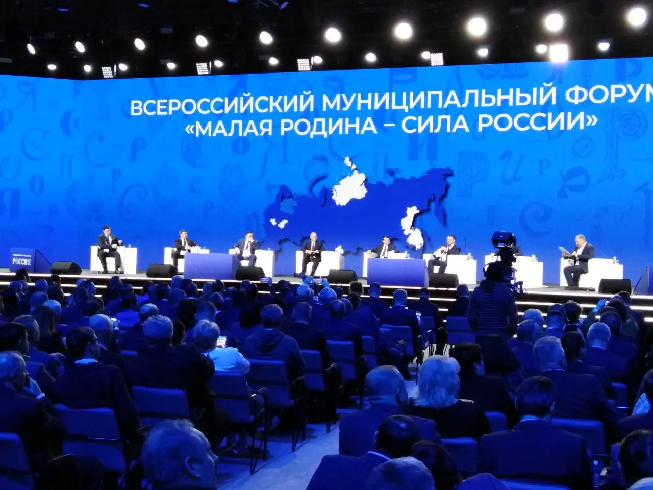 Указ устанавливает ежегодное проведение муниципального форума и церемонии вручения премии и назначает ответственным за организацию первую заместительницу руководителя Администрации Президента.