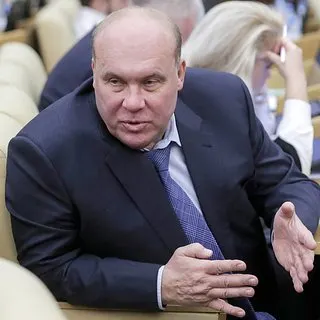 Инициатива о введении памятного дня участников спецоперации обсуждается в Госдуме; предлагается установить его на последнем воскресенье марта.