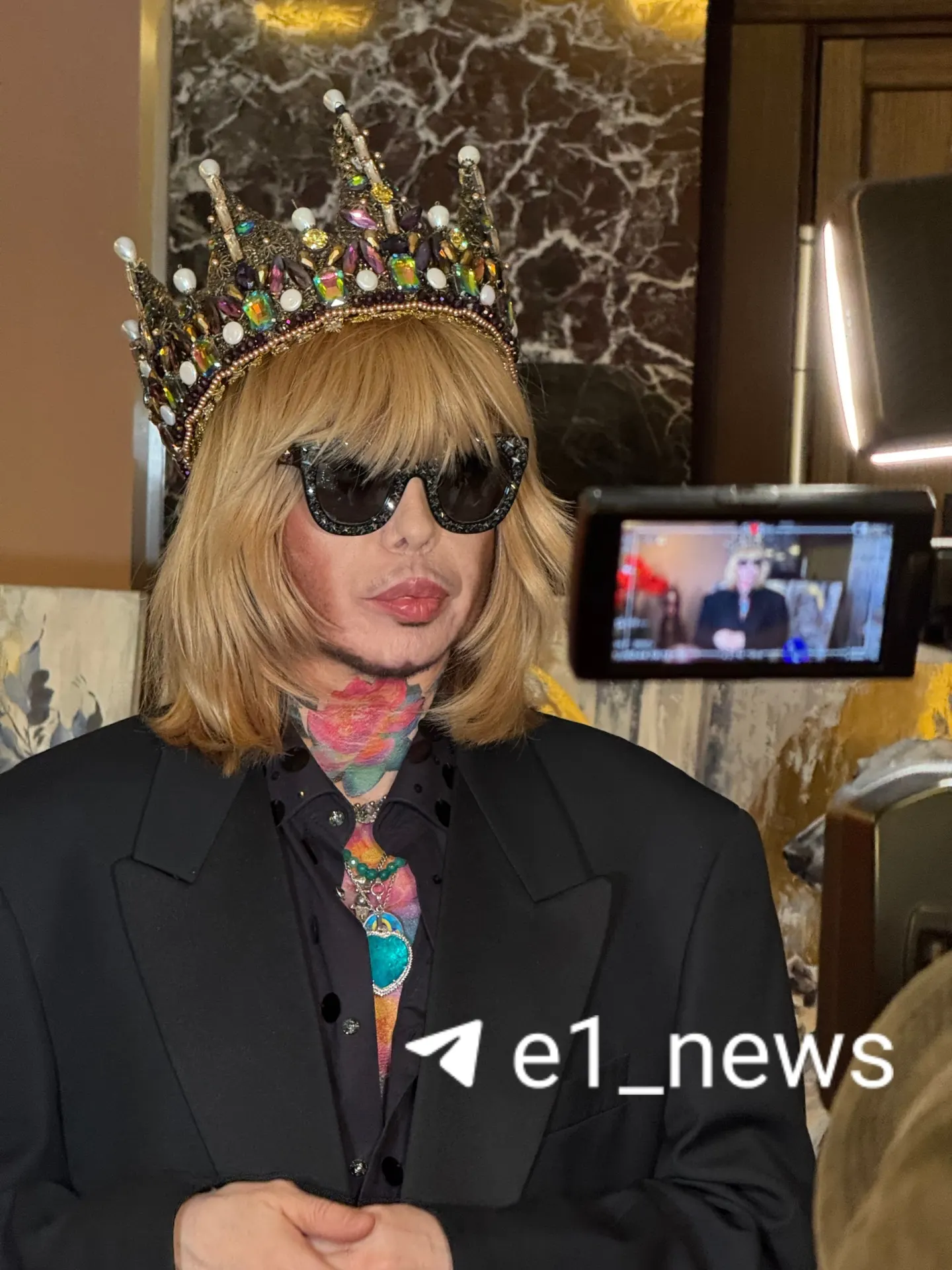 На фестивале в одном культурном центре собрались более 25 дизайнеров со всей страны; общее число участников превысило 350 человек, а на подиуме представлены исключительно российские бренды.