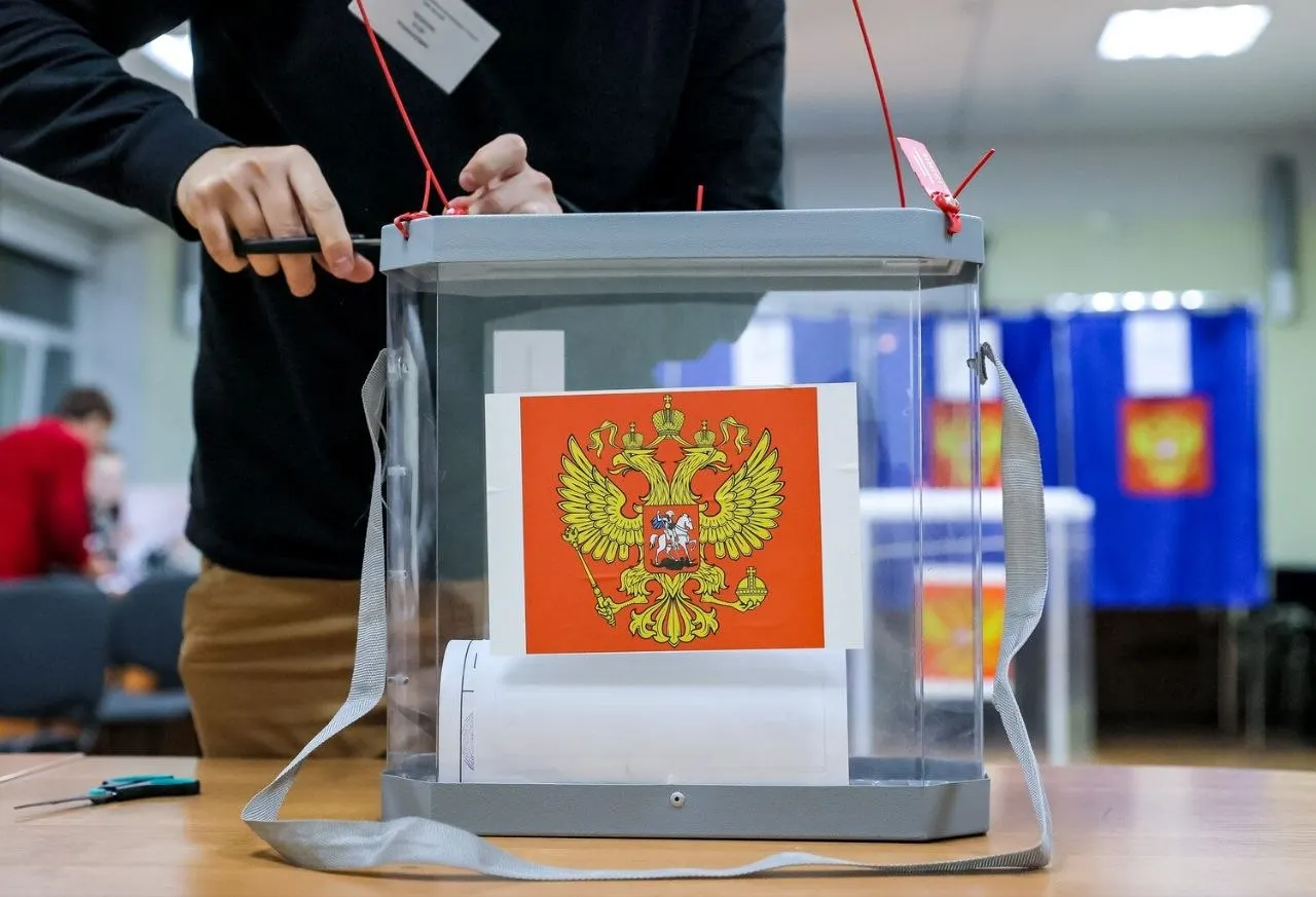 По данным экзитполa лидирует «Единая Россия», приведены результаты остальных партий и информация о воздержавшихся избирателях. Возможное удвоение результата у «Новых людей» по сравнению с 2021 годом обсуждается как тенденция.