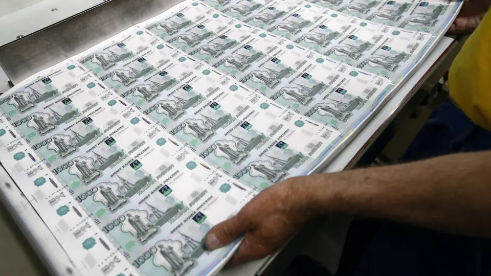 К 9 сентября дефицит ликвидности достиг 2,85 трлн рублей. Причины — рост спроса на наличность и завершение цикла усреднения резервов; банки прибегали к репо-операциям для поддержки ликвидности.