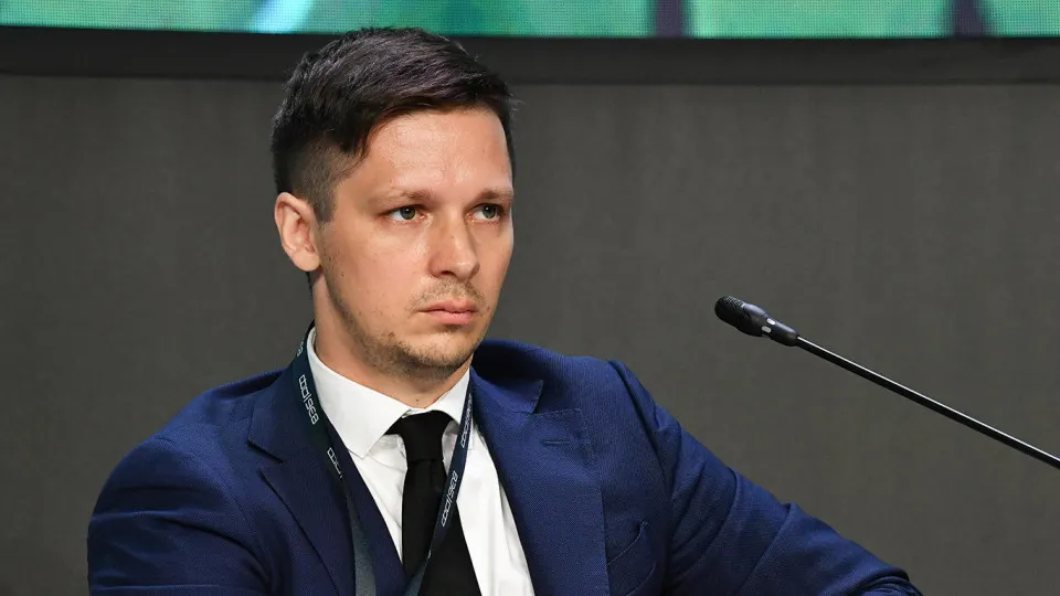 Госсектор России достиг опасных масштабов; Минфин прогнозирует рост экономики к 2027 году и увеличение расходов бюджета, власти планируют новые налоговые шаги.