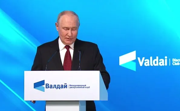 В ходе выступления он затронул темы табу в международной политике, ситуацию на Украине, роль НАТО и пути решения конфликта.