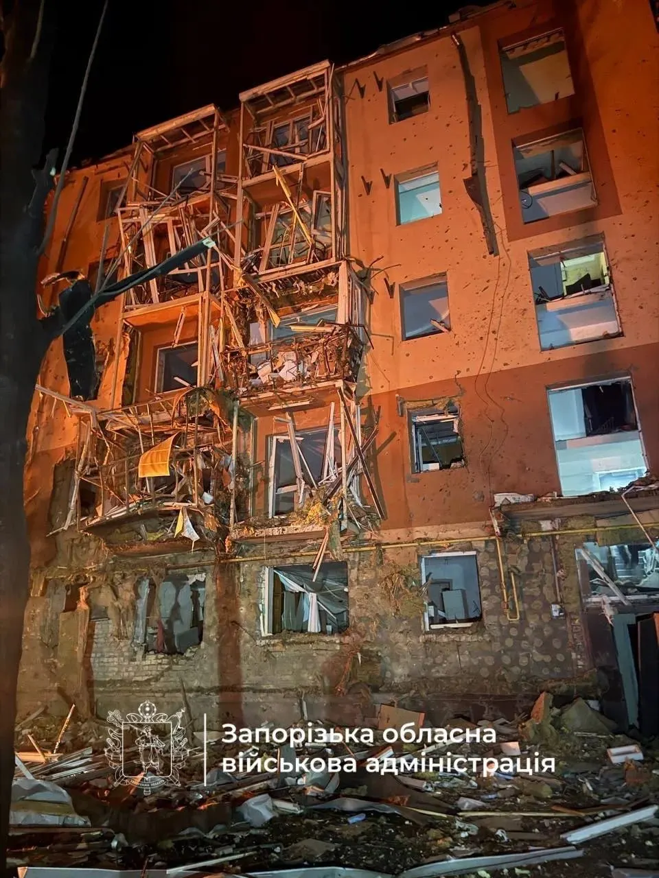 За ночь в разных регионах зафиксированы новые удары и беспилотники; Рязанский НПЗ частично остановил переработку; осуждён бывший продюсер за призывы к терроризму; обсуждаются новые санкции.