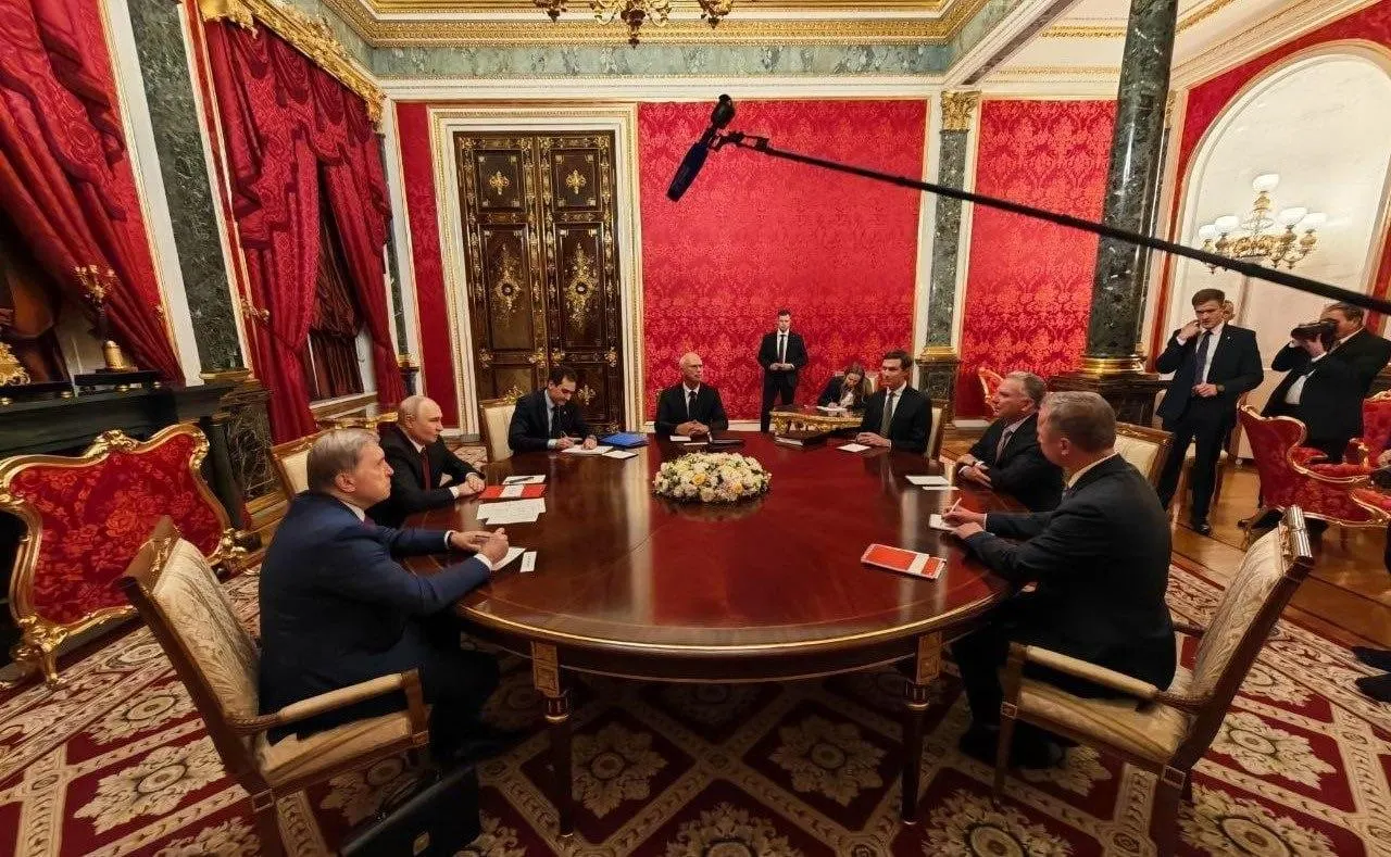 Кремль сообщил о начале нового раунда переговоров; состав делегации утвердит президент.